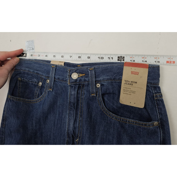 Levi's 80s Mom Jeans Women's 29x30 High Rise Relaxed Hip & Thigh Tapered Leg - Picture 3 of 8